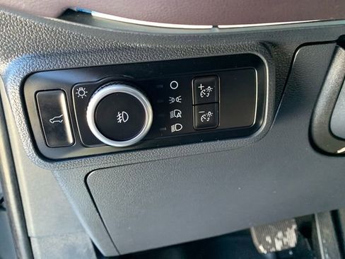 Used 2025 Ford Explorer Platinum image 29