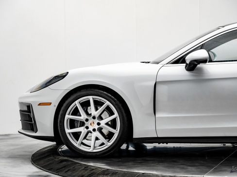 Used 2025 Porsche Panamera w/ Premium Package image 6