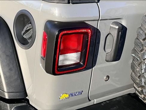 Used 2021 Jeep Wrangler Unlimited Sport image 31