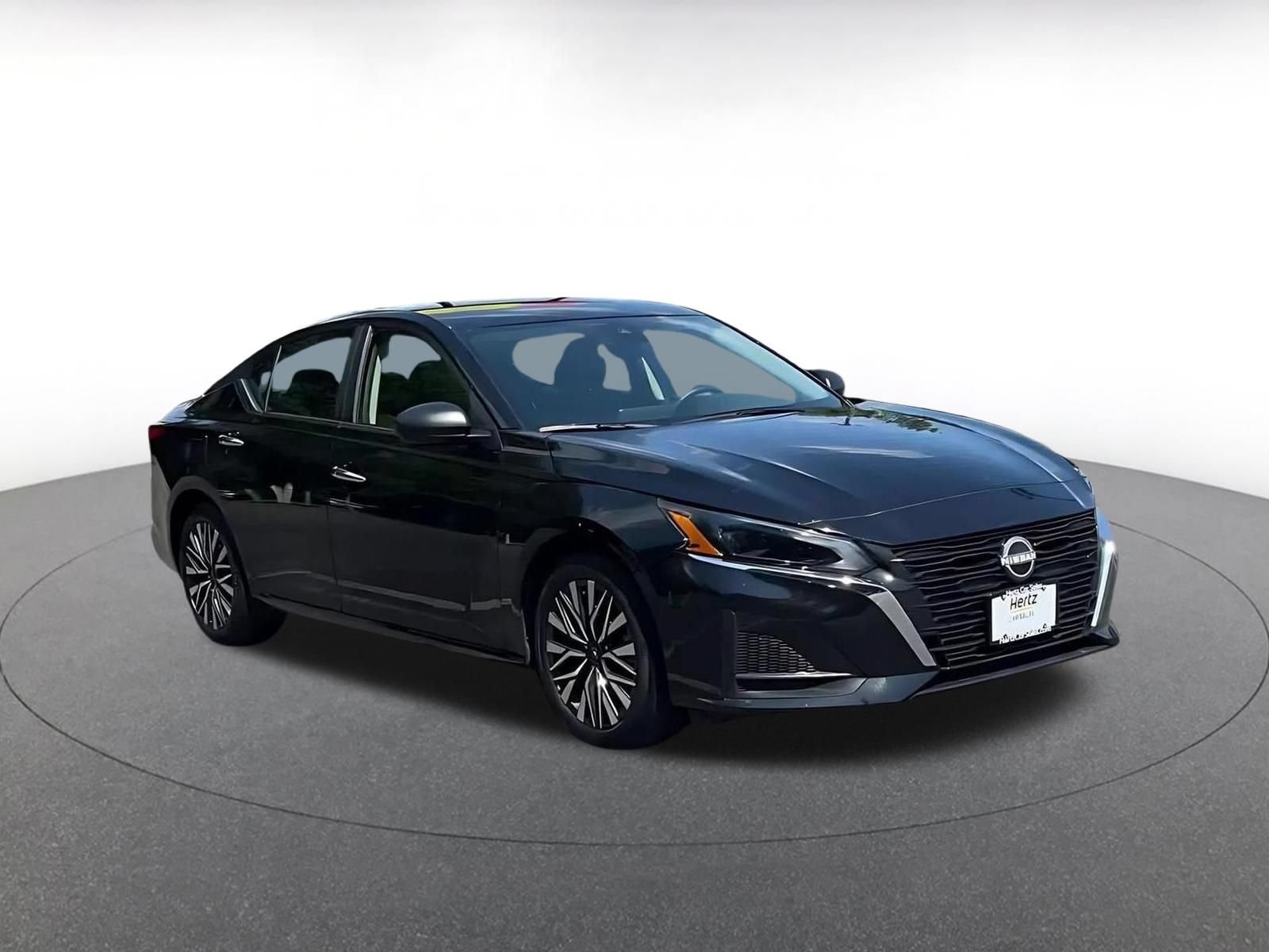 Used 2025 Nissan Altima 2.5 SV FWD image 3