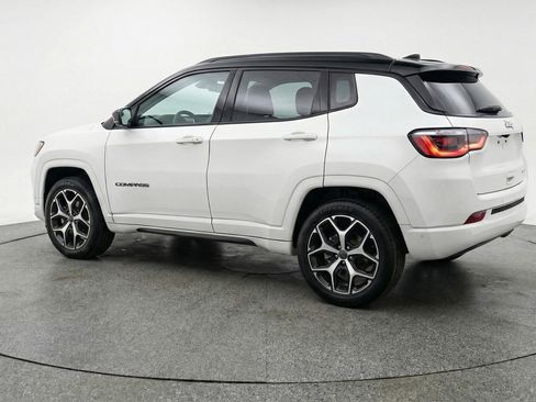 Used 2025 Jeep Compass Limited image 6