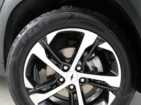 Used 2024 Chevrolet Trax RS w/ Driver Confidence Package FWD image 32
