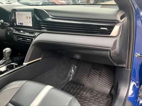 Used 2025 Toyota Camry SE image 15