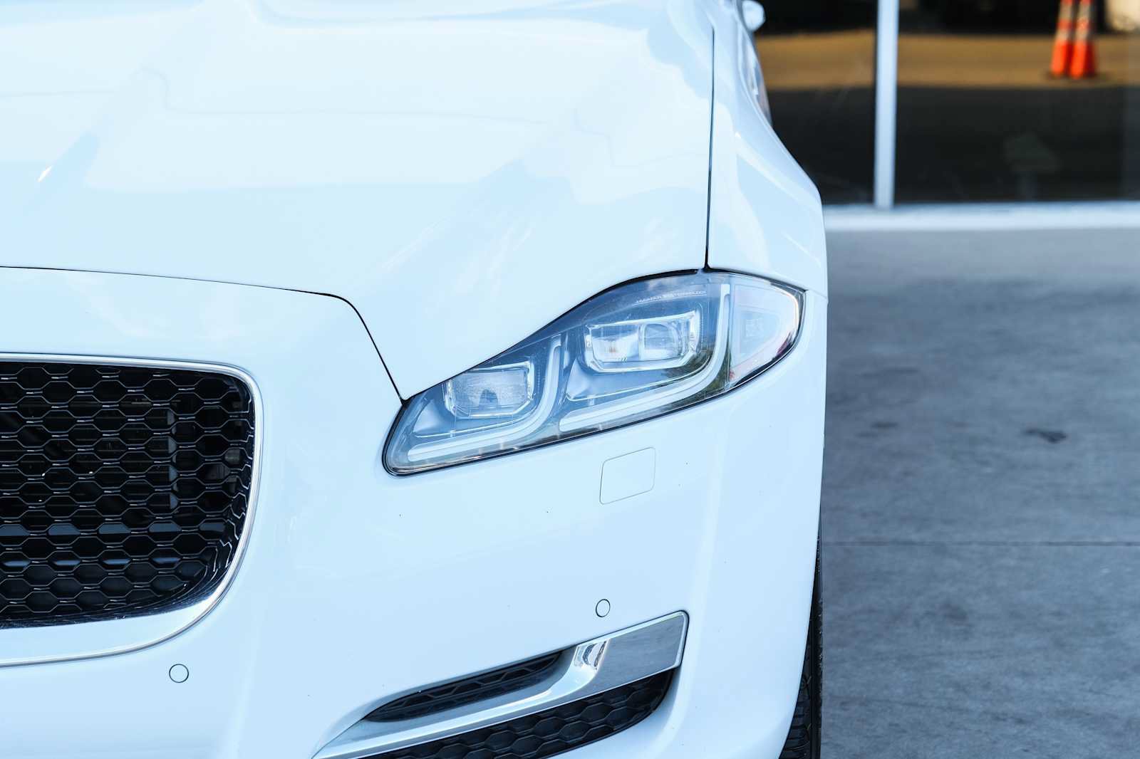 Used 2017 Jaguar XJ R-Sport RWD image 6