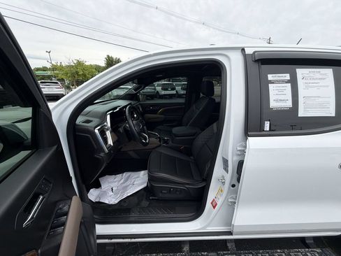 Used 2024 GMC Canyon Denali AWD/4WD image 11