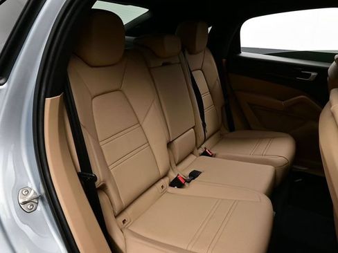 Certified 2023 Porsche Cayenne Coupe AWD/4WD image 17
