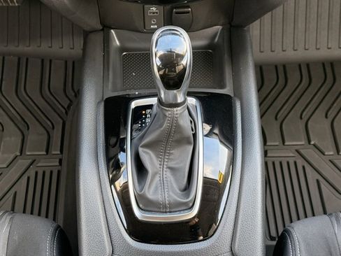 Certified 2017 Nissan Rogue SV image 27