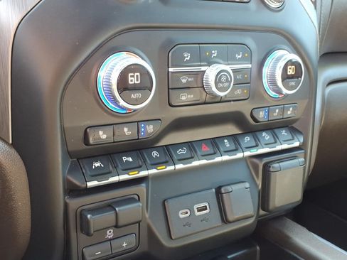 Used 2019 GMC Sierra 1500 Denali w/ Denali Ultimate Package AWD/4WD image 18