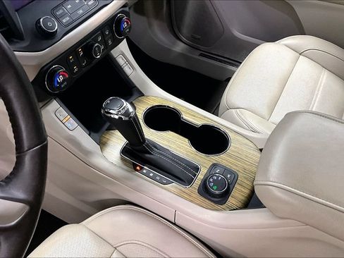Used 2019 GMC Acadia Denali AWD/4WD image 17