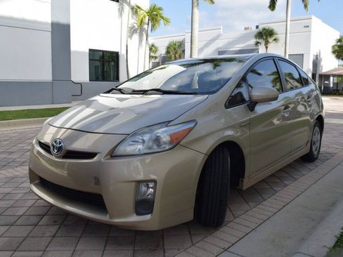 Used 2010 Toyota Prius FWD image 2