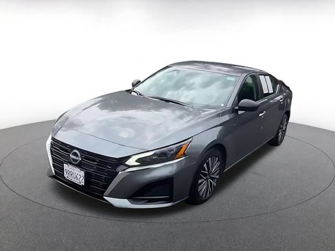 Used 2025 Nissan Altima 2.5 SV FWD image 5