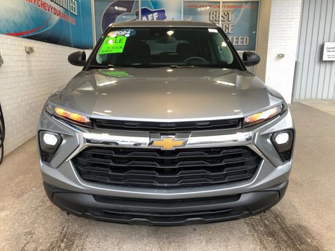 Used 2024 Chevrolet TrailBlazer LS w/ LS Convenience Package image 2