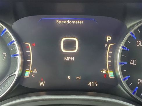 New 2025 Chrysler Pacifica Select image 29