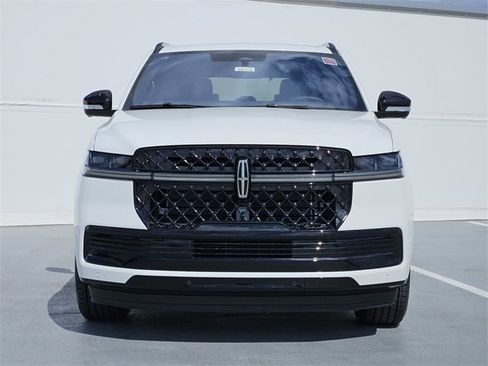 New 2025 Lincoln Navigator Reserve w/ Jet Appearance Package image 2