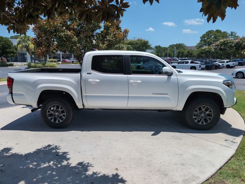 Certified 2023 Toyota Tacoma SR5 w/ Technology Package AWD/4WD image 11