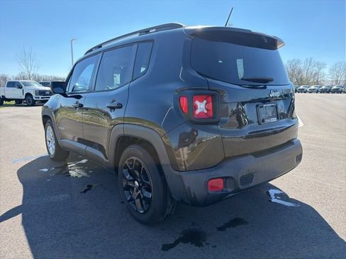 Used 2016 Jeep Renegade Latitude FWD image 11
