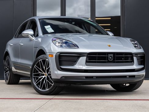 Certified 2026 Porsche Macan AWD/4WD image 6