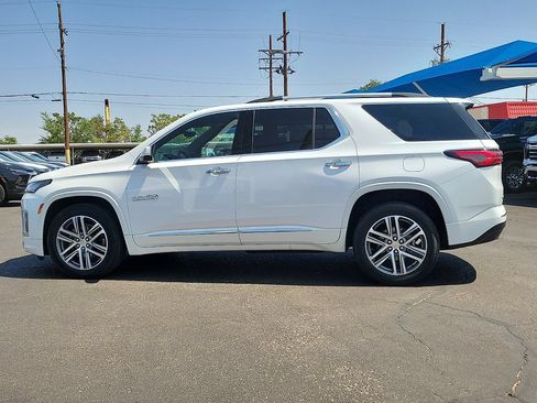 Used 2023 Chevrolet Traverse High Country FWD image 2