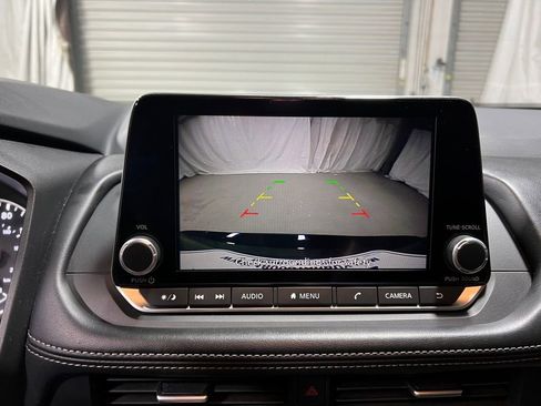 Used 2024 Nissan Rogue SV image 33