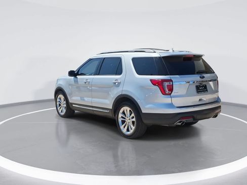 Used 2018 Ford Explorer XLT w/ Equipment Group 202A FWD image 6