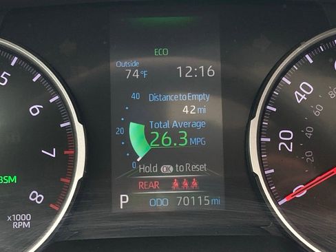 Certified 2021 Toyota RAV4 XLE w/ Convenience Package FWD image 16
