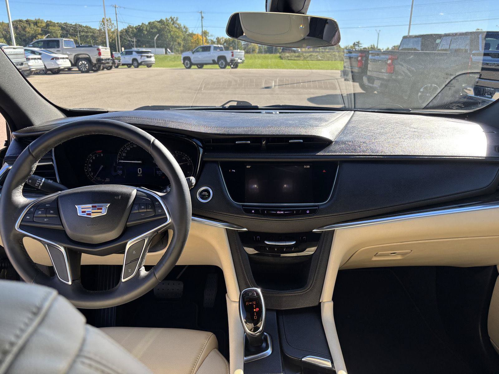 Used 2018 Cadillac XT5 FWD w/ LPO, Wheel Lock Package image 16