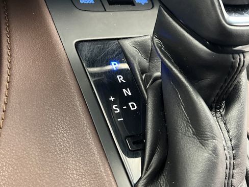 Used 2022 Toyota Venza Limited AWD/4WD image 45