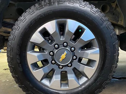 Used 2025 Chevrolet Silverado 2500 Custom image 48