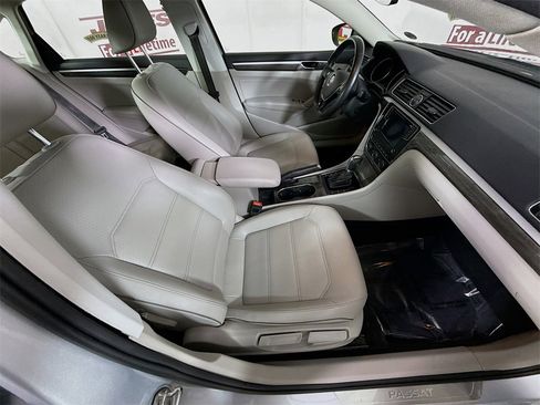 Used 2016 Volkswagen Passat 1.8T SE image 29