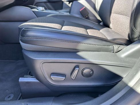 Used 2025 Ford Escape SE image 11