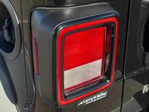 Used 2020 Jeep Wrangler Unlimited Sport image 21