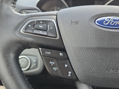 Used 2018 Ford Escape SEL w/ Ford Safe & Smart Package FWD image 19