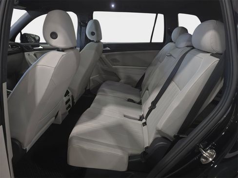 Used 2024 Volkswagen Tiguan SE R-Line image 12