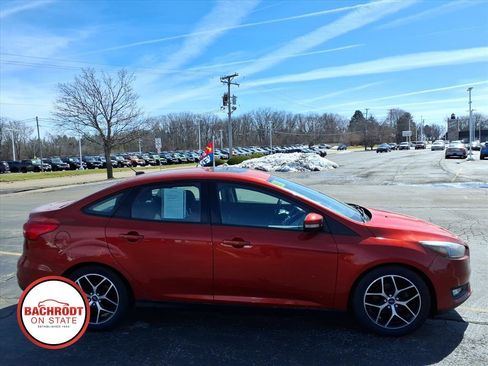 Used 2018 Ford Focus SEL w/ Cold Weather Package FWD image 8