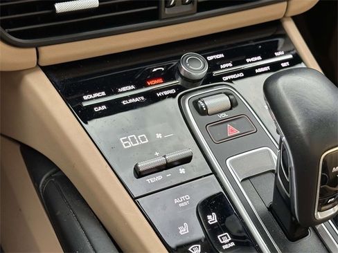 Used 2019 Porsche Cayenne E-Hybrid image 32