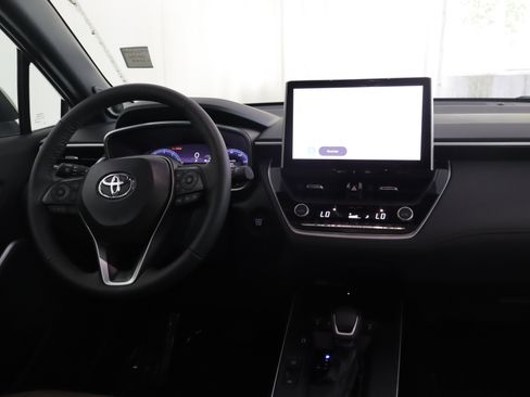 Used 2026 Toyota Corolla Cross XLE w/ Convenience Package AWD/4WD image 2
