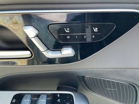 Used 2025 Mercedes-Benz GLC 300 4MATIC image 26