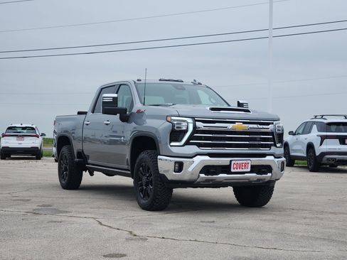 Used 2026 Chevrolet Silverado 2500 LTZ w/ LTZ Premium Texas Edition AWD/4WD image 3