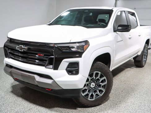 Used 2024 Chevrolet Colorado Z71 w/ Z71 Convenience Package 2 AWD/4WD image 30