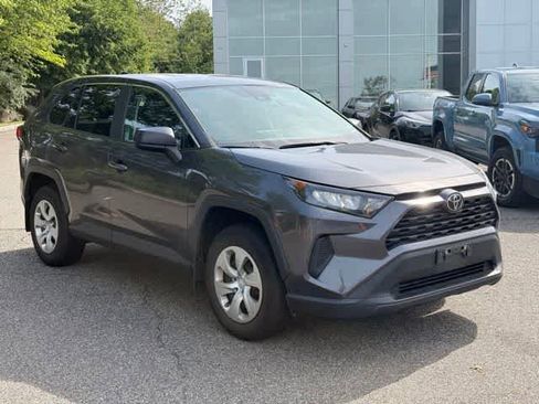 Used 2022 Toyota RAV4 LE AWD/4WD image 3