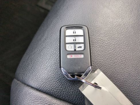 Used 2020 Honda Pilot Touring image 37