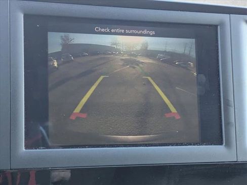 Used 2020 Chrysler Voyager Lxi image 13