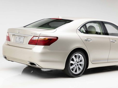 Used 2012 Lexus LS 460 w/ Luxury Value Edition RWD image 35