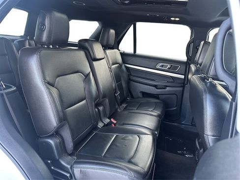 Used 2018 Ford Explorer XLT w/ Equipment Group 202A image 45