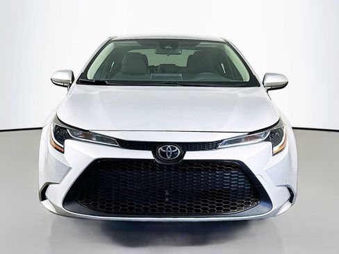 Used 2020 Toyota Corolla LE FWD image 2