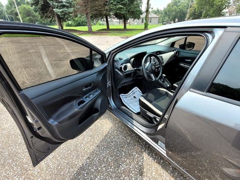 Used 2021 Nissan Versa SV image 9