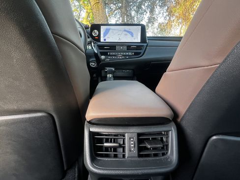 Certified 2025 Lexus ES 300h w/ Premium Package image 37