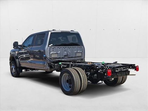 New 2025 Ford F550 4x4 Crew Cab Super Duty w/ XLT Value Package image 8