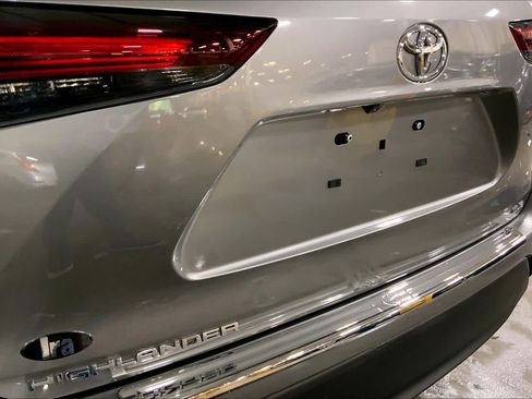 Used 2025 Toyota Highlander XLE AWD/4WD image 31