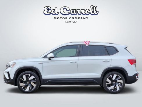 Certified 2024 Volkswagen Taos SEL image 4